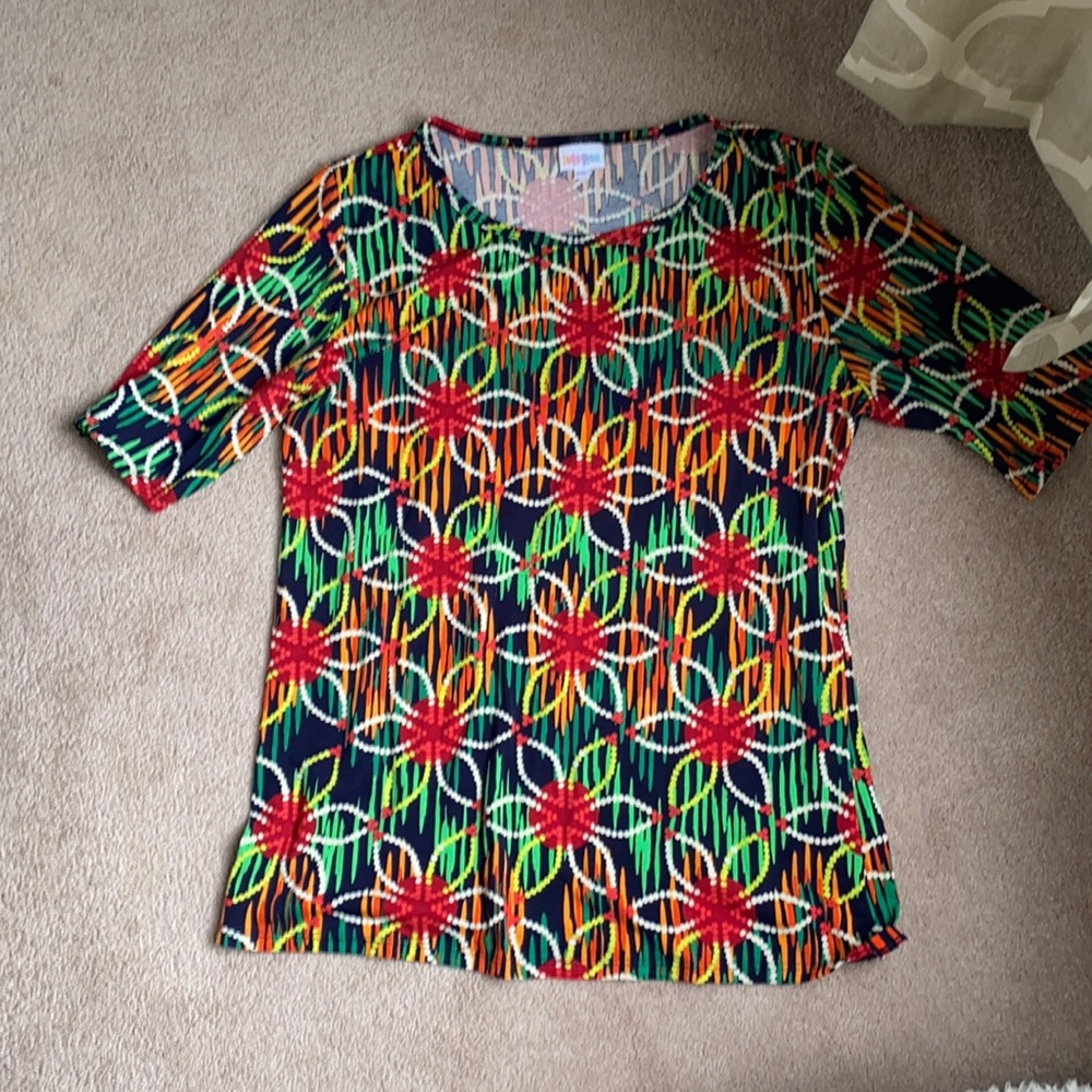 EUC Lularoe top